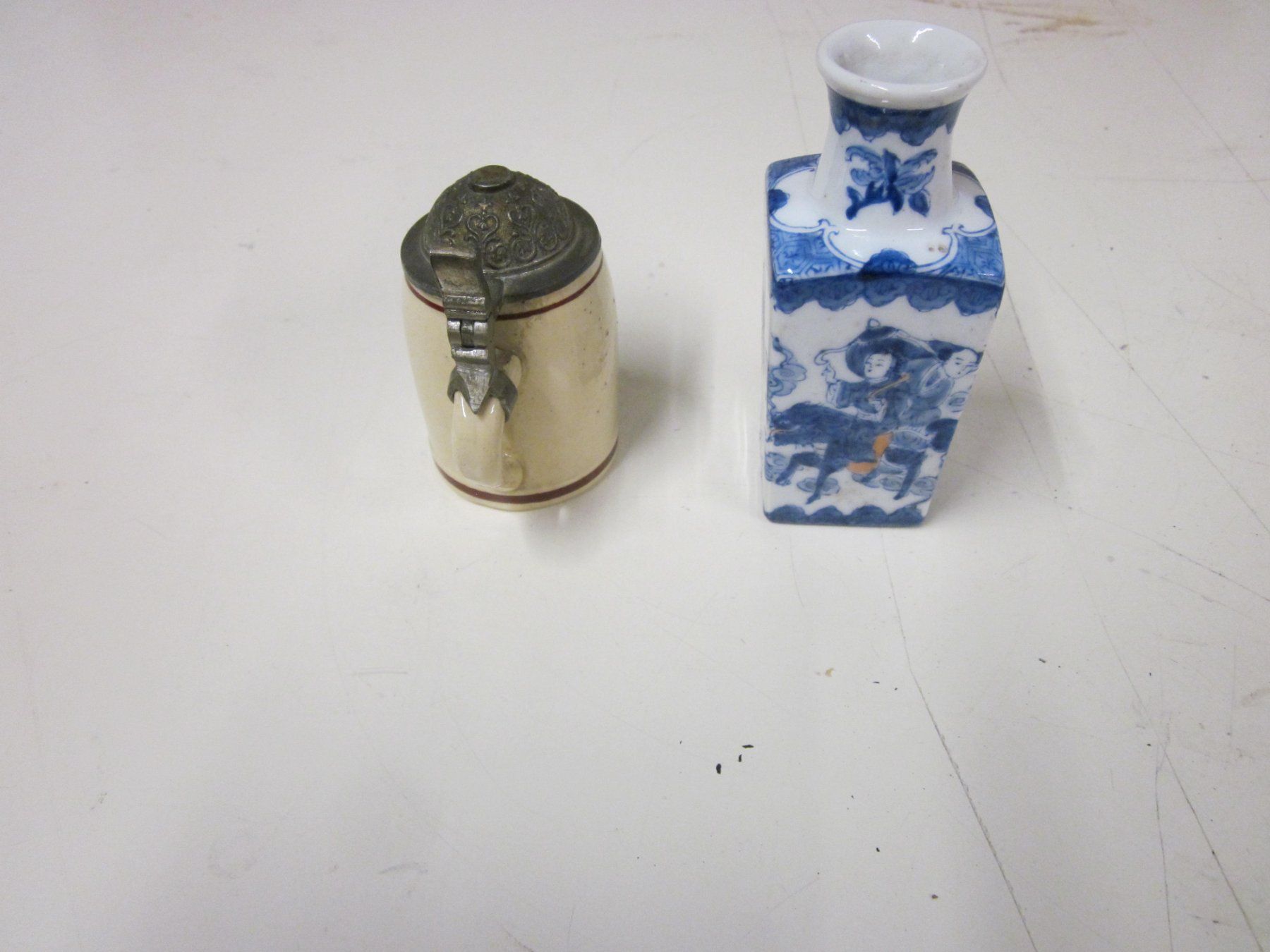 Vasi & Recipienti: Antik Petit Vase Chinois et Chope Bière Munich – Usato da Grand-lancy venduto da kohler333 2