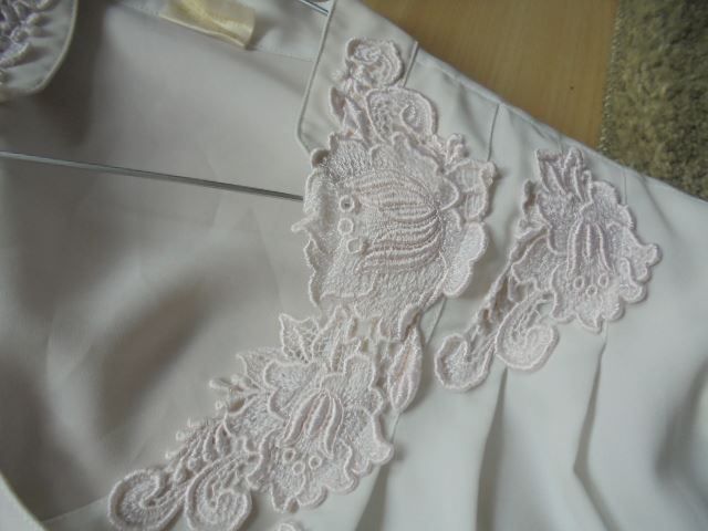 Camicette: Bluse weiss m.Spitzen Gr. 52/54 – Usato da Hinwil venduto da Glasperlen 5