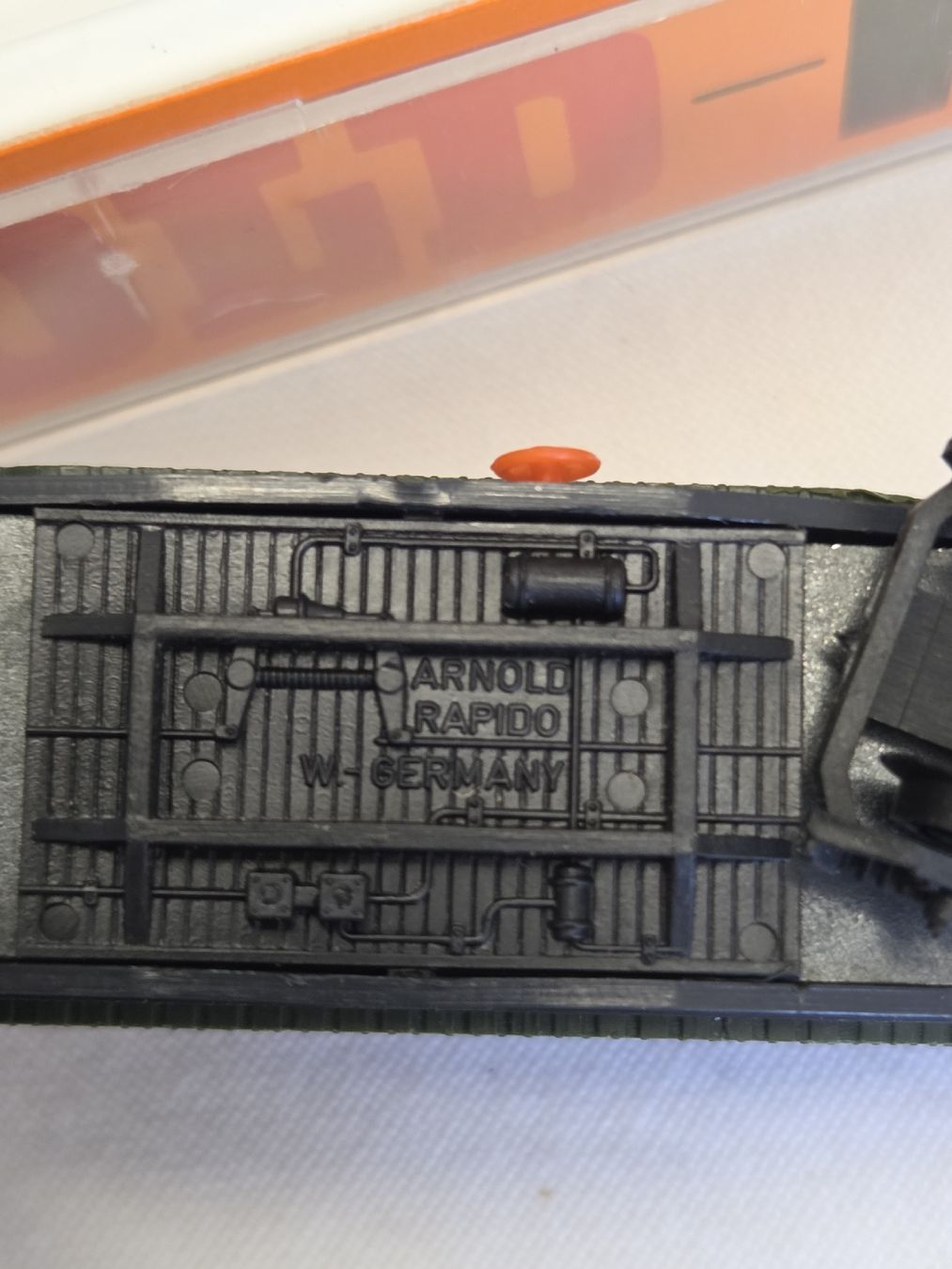 Arnold Modellini di ferrovie: Arnold Rapido N Flachwagen mit Panzer.. – Usato da Stans venduto da Ducati16 2