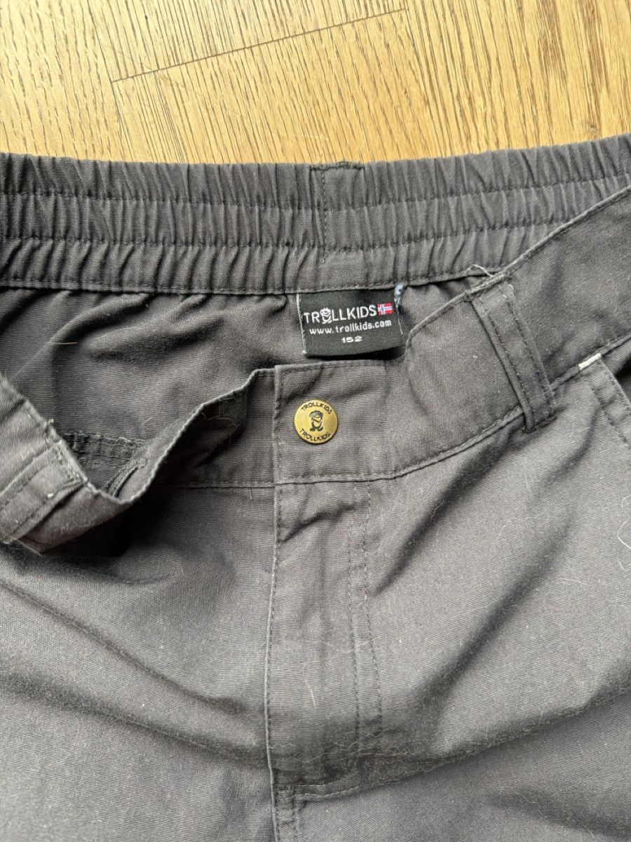 Trollkids Pantaloni: Graue Trollkids Shorts Größe 152 – Usato da Zug venduto da kam_m856 2