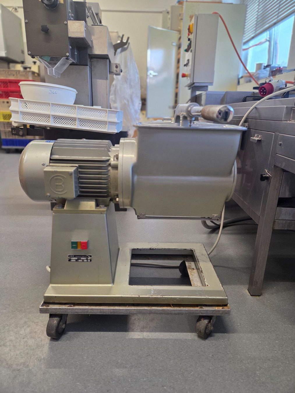 Tutte le macchine: Profi Käsereibemaschine – Usato da Freienwil venduto da dinardo1960 5