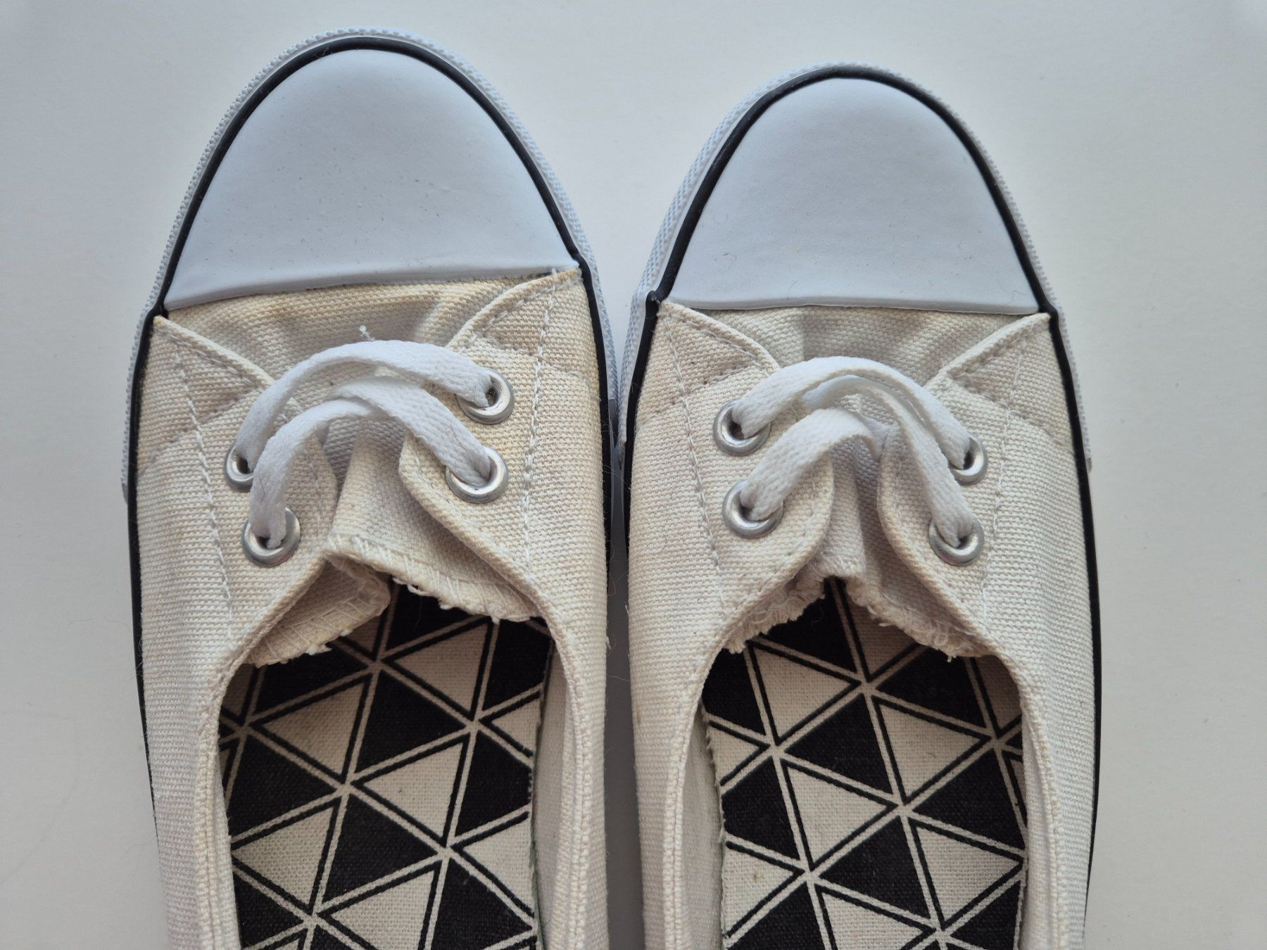 Scarpe da donna: Sommer Schuhe Sneaker Gr. 37 Cremefarben – Usato da Zürich venduto da pau_y8mv 6
