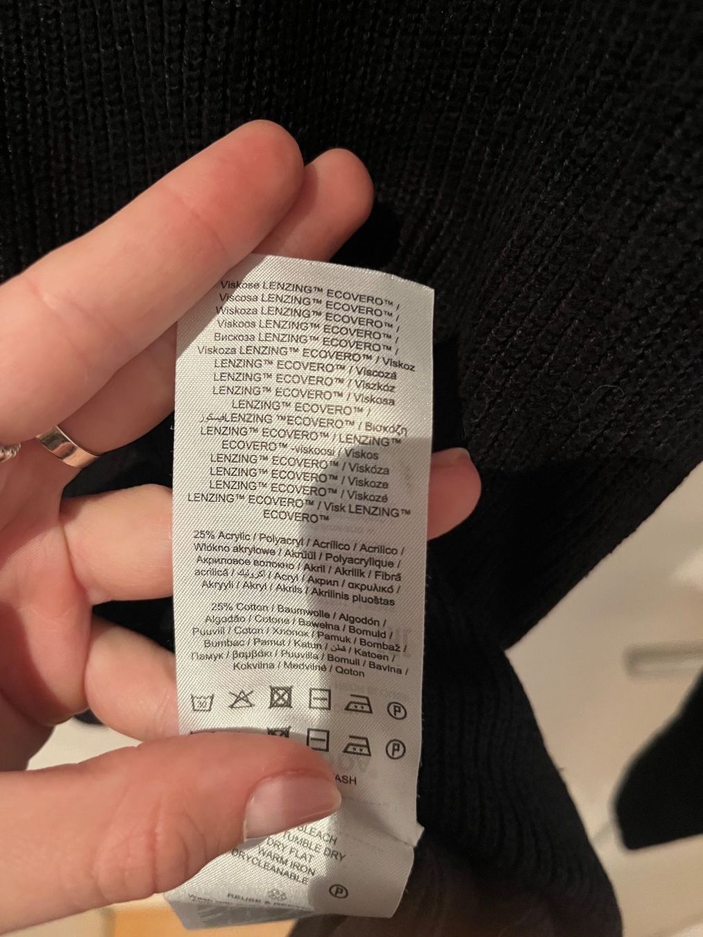 Maglioni & Felpe: Vero Moda Pullover mit V-Ausschnitt, schwarz – Usato da Gockhausen venduto da Takatuka04 3