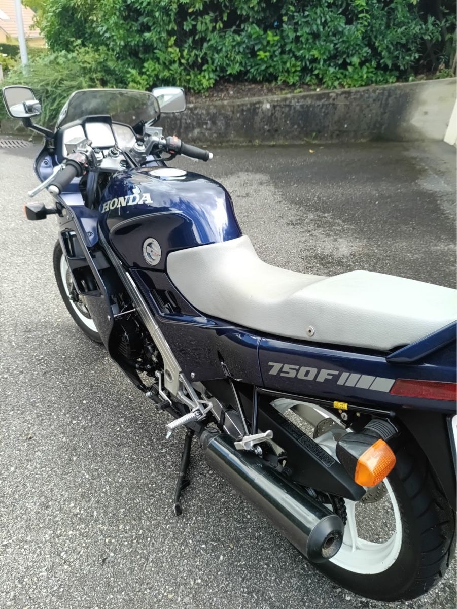 Strasse: Honda VFR 750 F – Gebraucht aus appenzell von Lass0 2