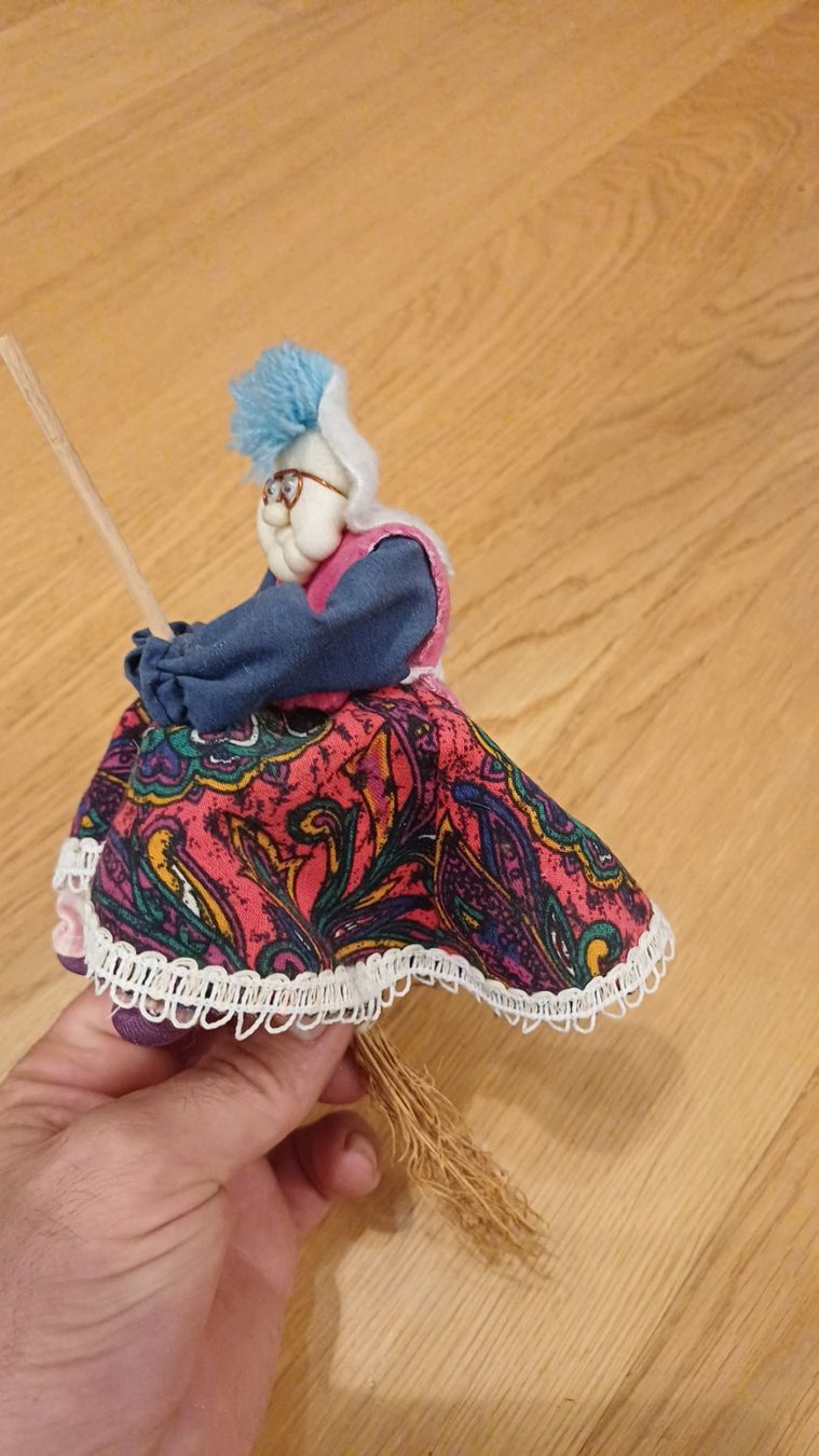 Statuette: Lustige Hexenpuppe mit Besen, Deko – Usato da Oberneunforn venduto da Bumbam 1