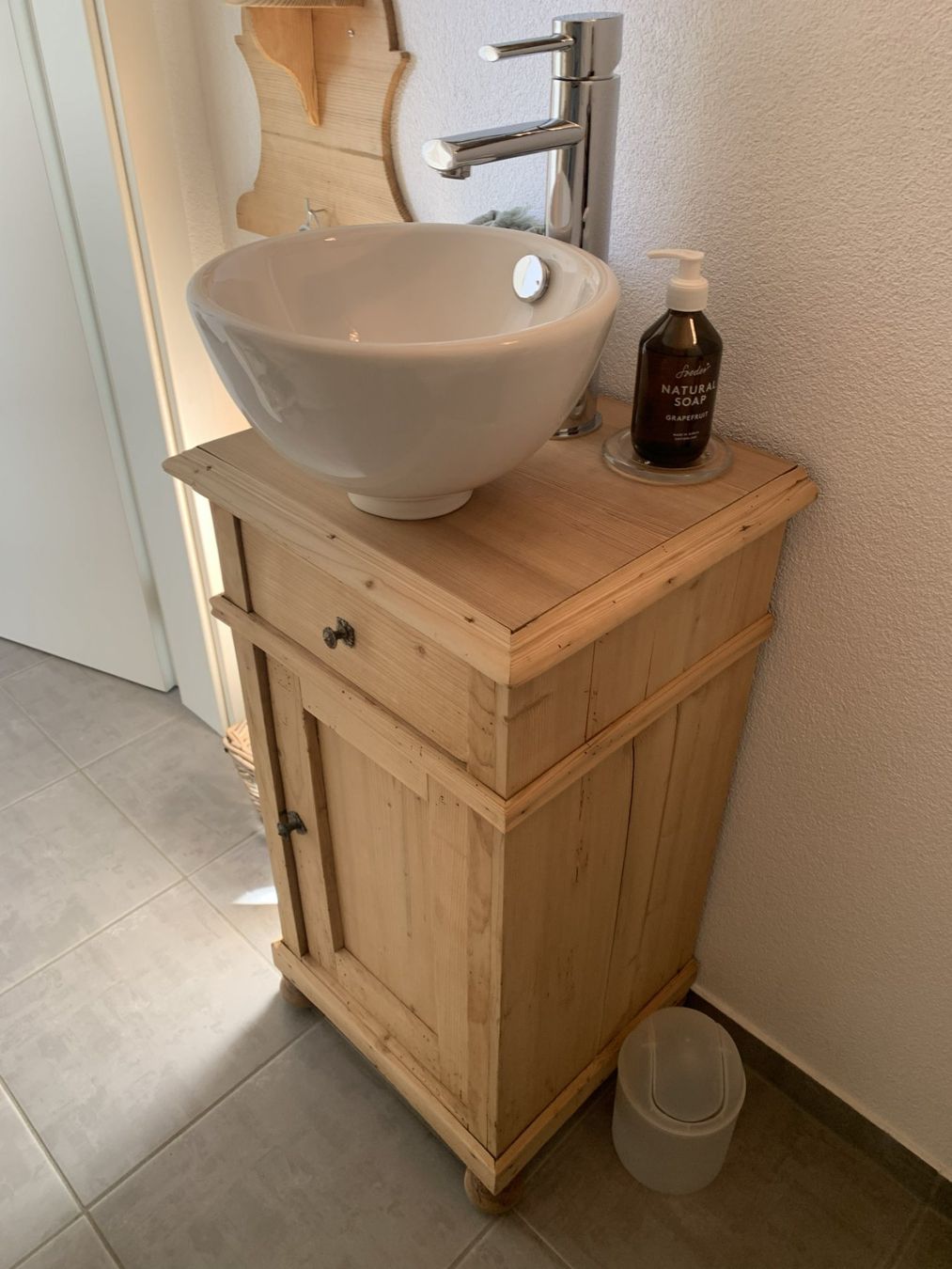 Comodini: Nachttischli mit Lavabo inkl. Wasserhahn – Usato da Saland venduto da B.W8493 3