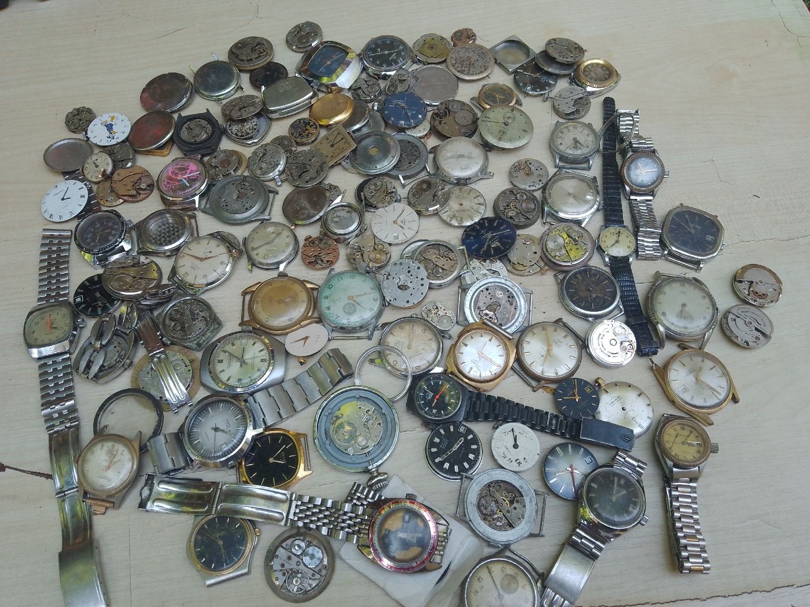 Orologi: Lot 100 Ersatzteile handaufzug  – Difettoso da Agno venduto da sam2608