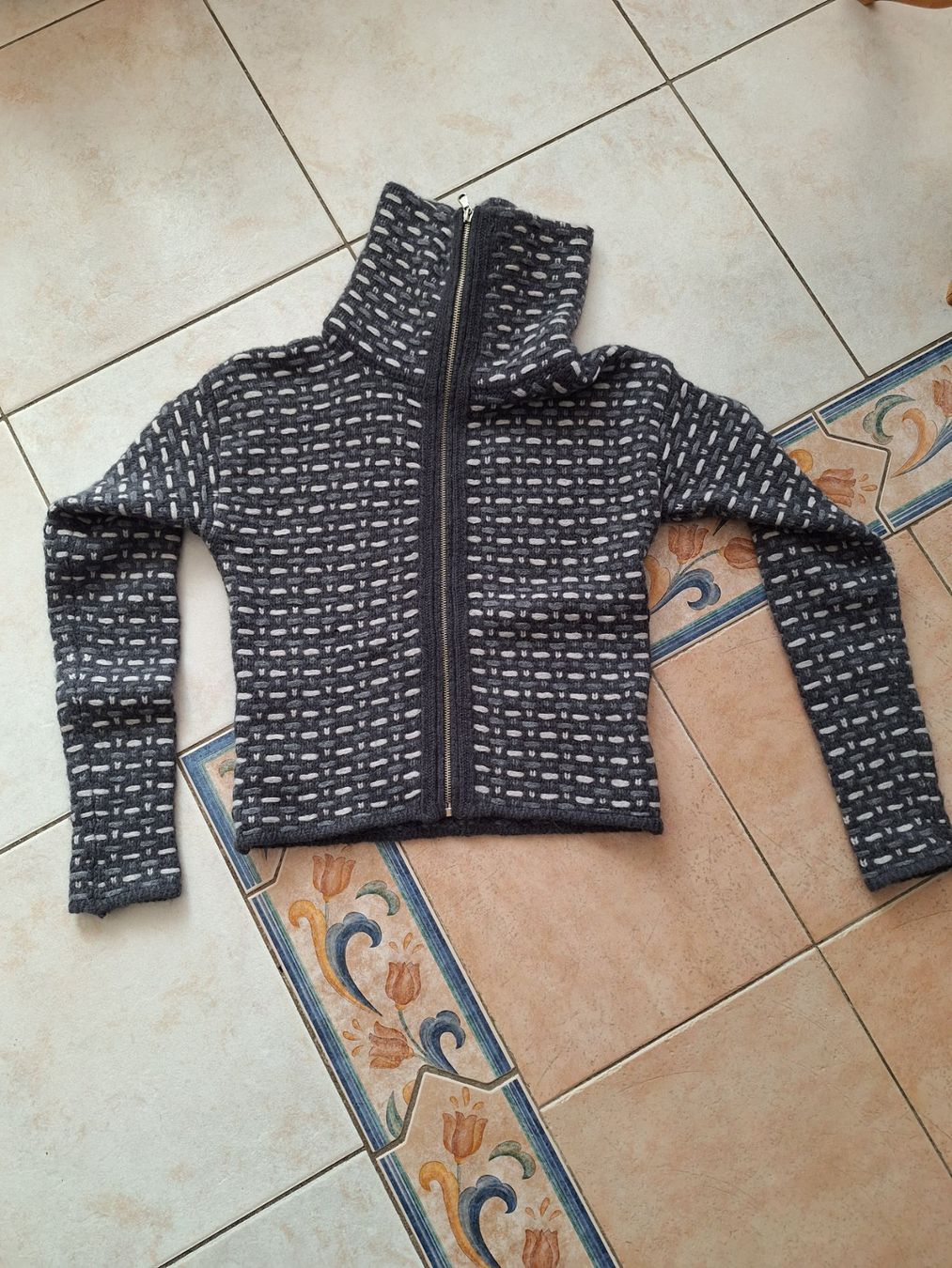 Benetton Pullover & Sweatshirts: Pull - cardigan BENETTON, taille M – Gebraucht aus St-Triphon von Jldr0 3