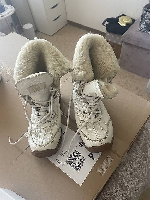 Scarpe da donna: UGG Winterschuhe – Usato da Richterswil venduto da pes_q6wv