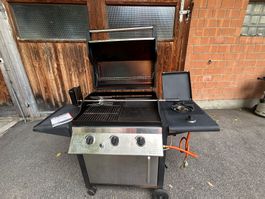 Gasgrill mit Seitenkocher und Drehspiess guter Zustand