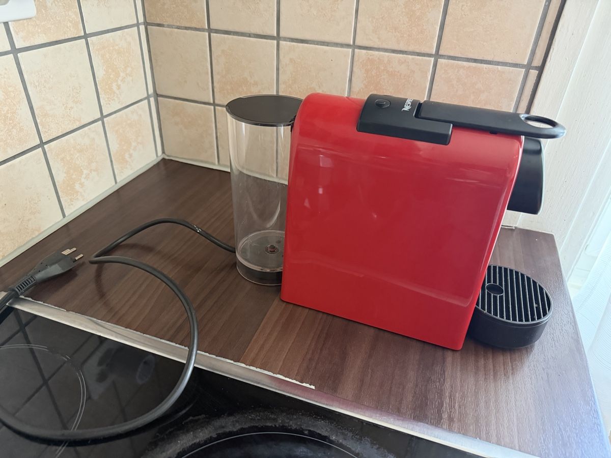 Nespresso Macchine per caffè & Macchine per espresso: Nespresso Essenza Mini Red Gebraucht – Usato da St. Gallen venduto da ben_rts9 1