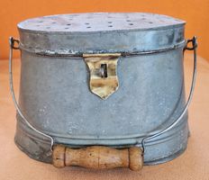 Ancienne boîte à poissons / Alte Fischkiste