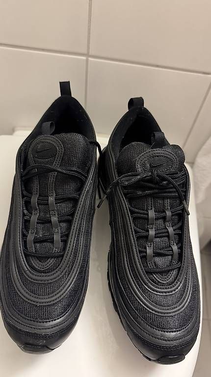 Nike Herrenschuhe: Air max 97 black 45.5 – Gebraucht aus Zollikon von rose59 1
