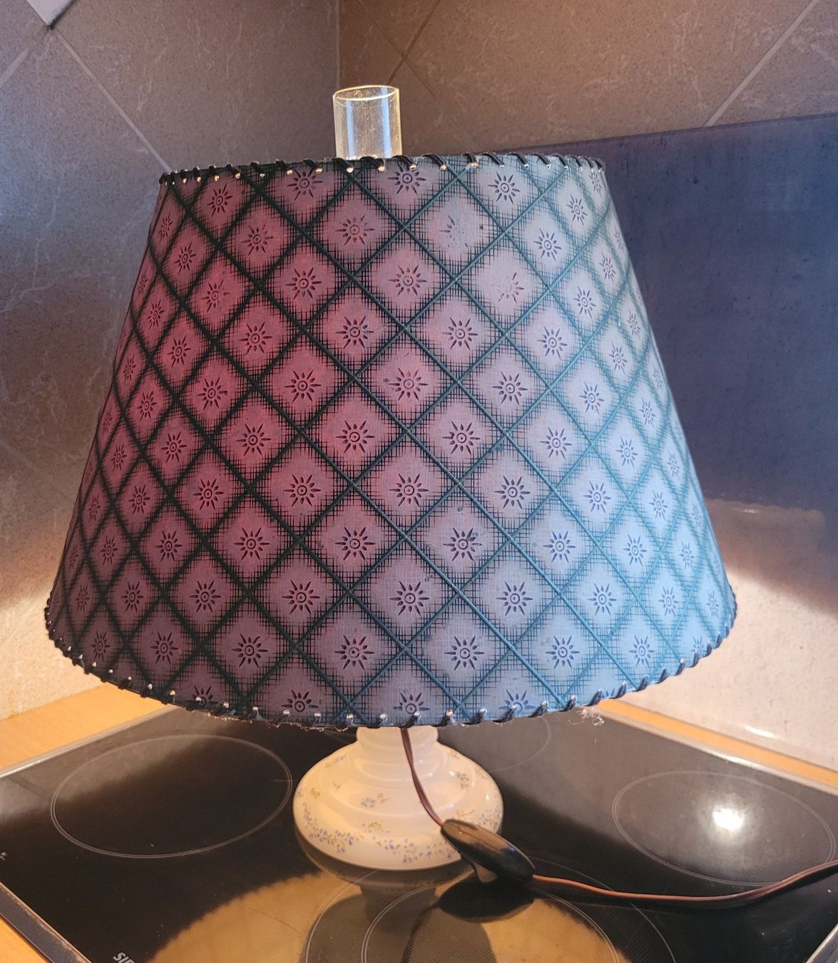 Lampade: Lampe ancienne pied en verre opalin – Usato da Bevaix venduto da pac_7gyt 2