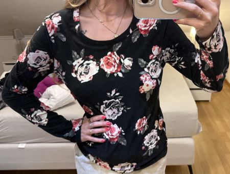 Damen Langarmshirt schwarz mit Blumenmuster - Grösse: M