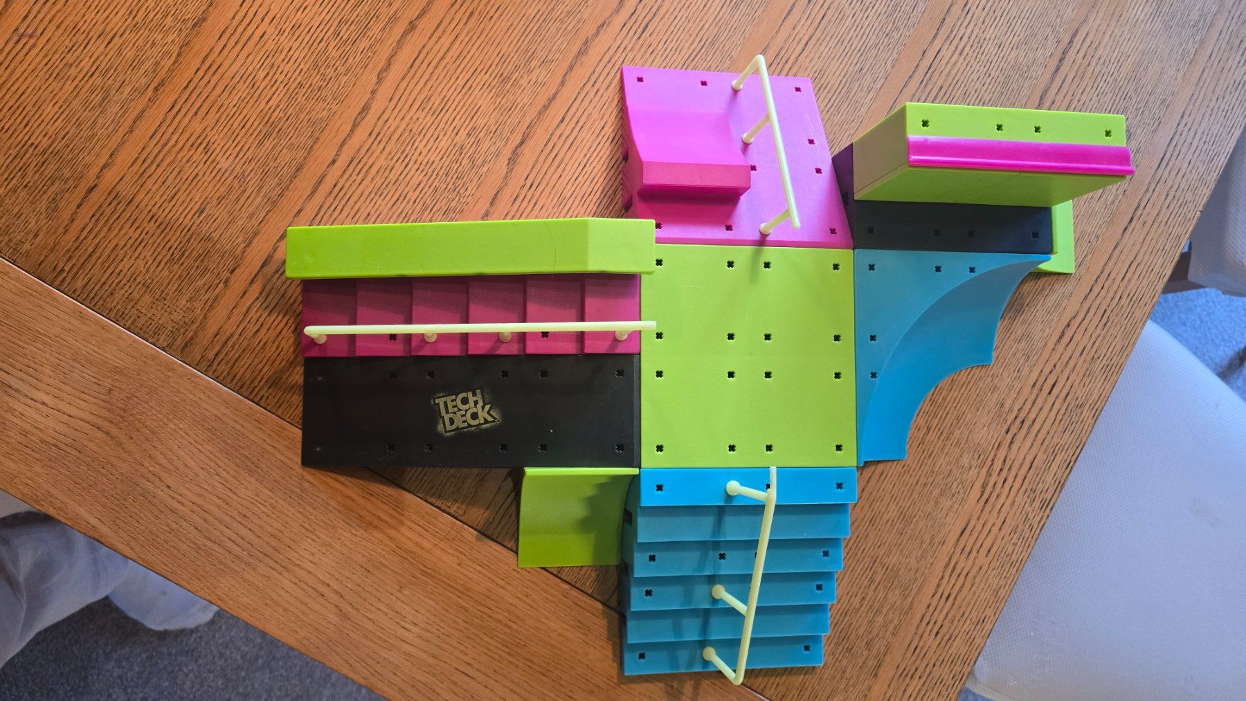 Spielzeuge: Tech Deck Neon Mega Ramp – Neu (gemäss Beschreibung) aus Balterswil von Alexmad82