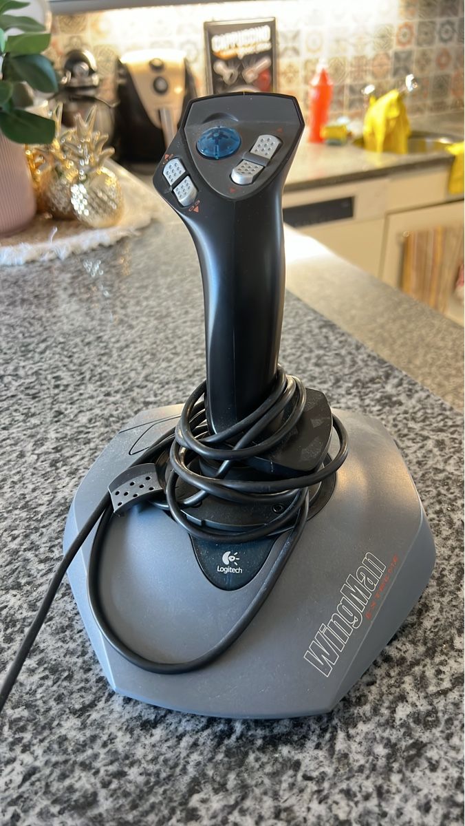 Logitech Controller: Joystick Logitech WingMan accessoire PC état usagé – Usato da Ipsach venduto da Worrior23