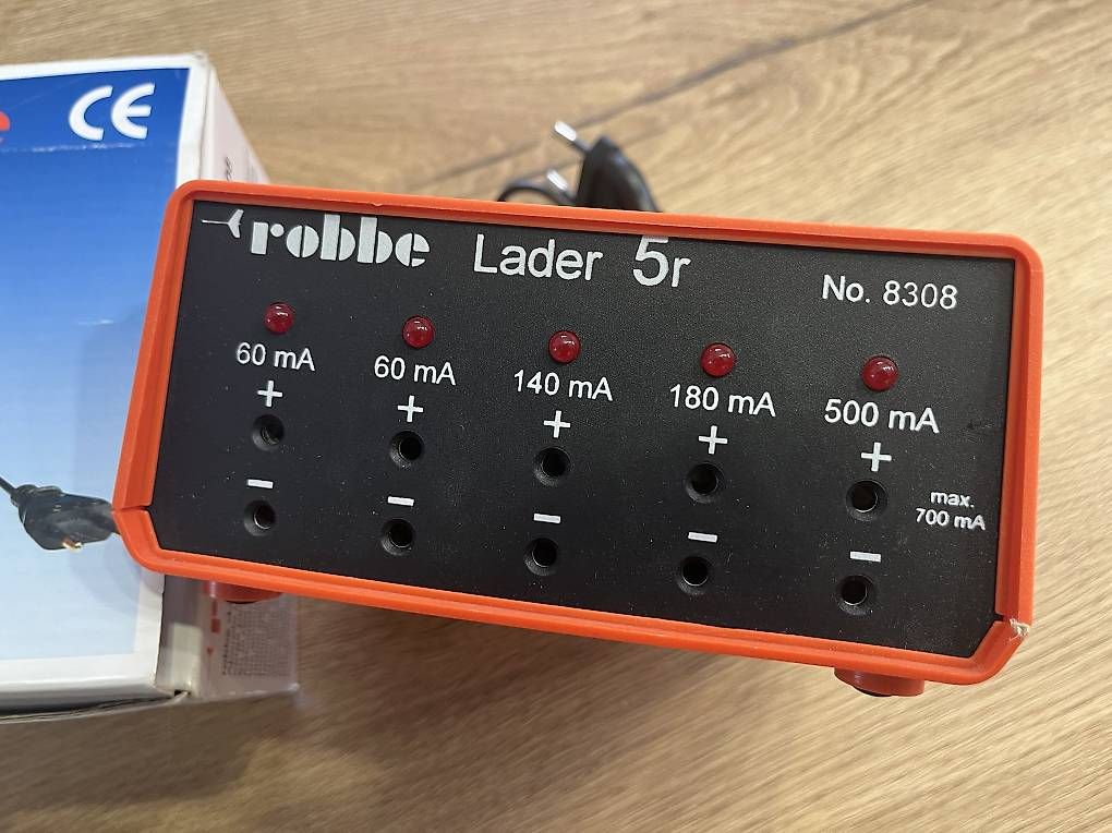 Batterie, Caricabatterie & Alimentatori: Ladegerät Robbe Lader 5r – Usato da Suhr venduto da Cark_ZehndAir