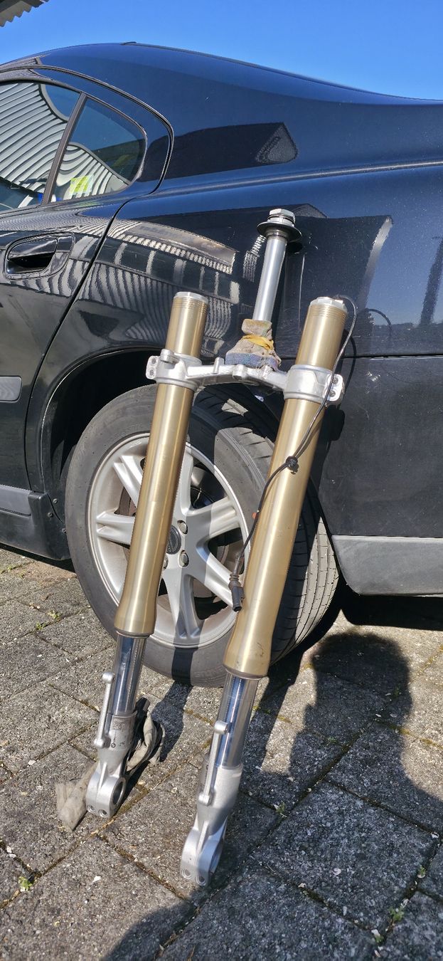 BMW Tutti i ricambio per moto: S1000RR Gabel (ohne Gabelbrücke) – Difettoso da Weinfelden venduto da Volvogel60