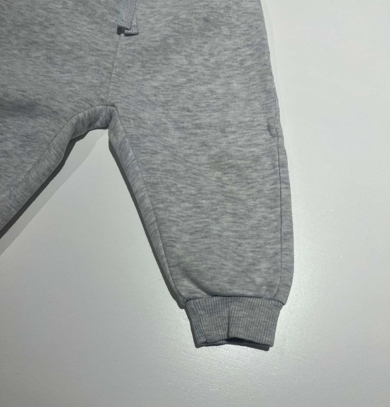 Primark Pantalons: Primark, Pumphose, Hose, Jogginghose, hellgrau, Gr. 74 – D'occasion à Mollis par Miss_Dresses 1