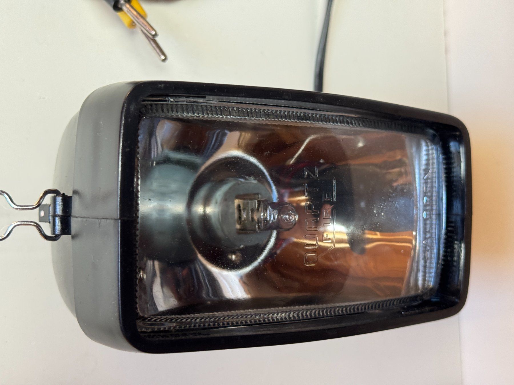 Scheinwerfer: Handlampe 12 Volt = – Gebraucht aus Ins von Revue-1000 5