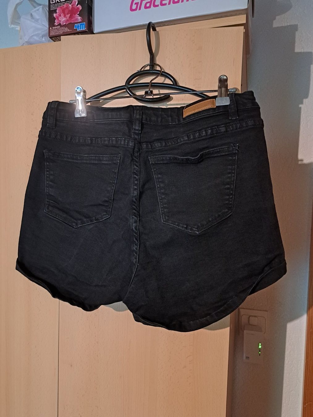 Pantalons: Short taille haute en jean noir – D'occasion à Berlens par luc_2c79 1