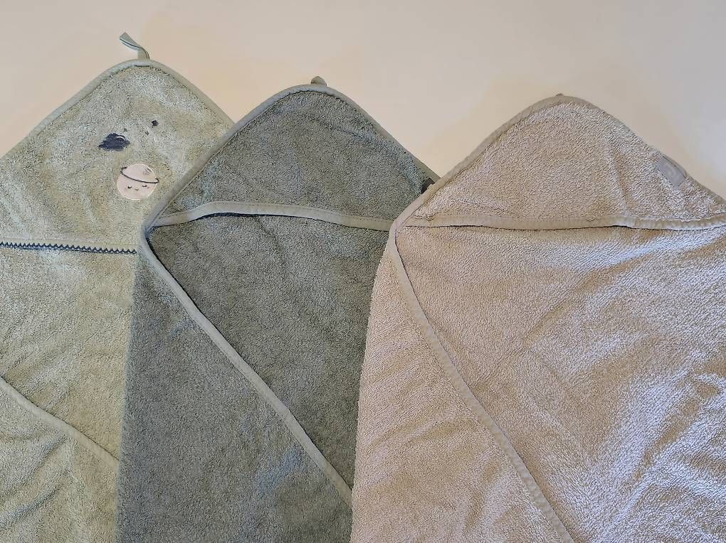 Teli da bagno: Lot de capes de bain Jollein/Carré Blanc – Usato da Penthalaz venduto da Cortis 1