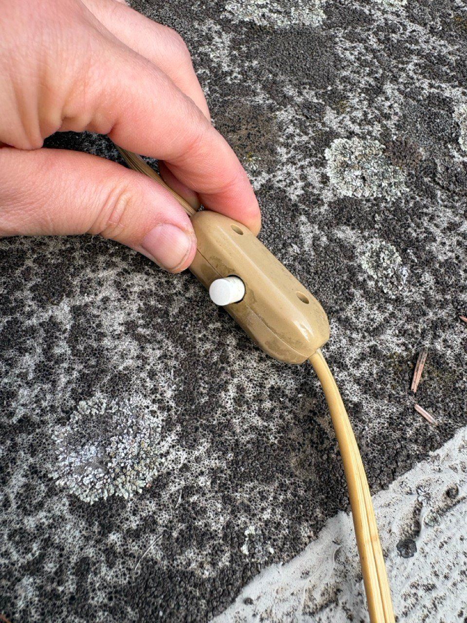 Lampes: Rustikale Vintage Tischlampe aus Wagenrad-Nabe – D'occasion à Ins par ab_80 4