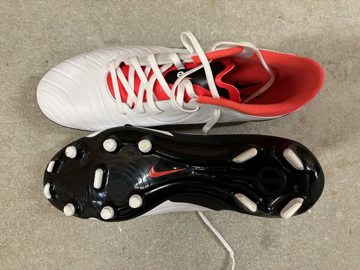 Nike Herrenschuhe: Chaussures football taille 44 – Gebraucht aus Le Grand-Saconnex von focamix 2