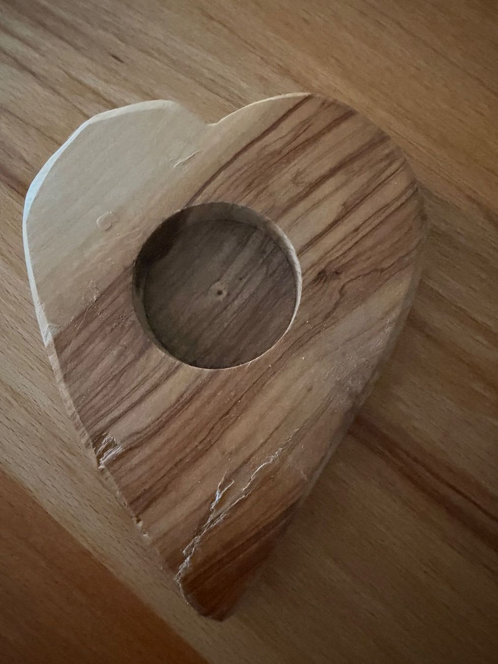 Toutes les décorations: Olivenholz- Kerzenhalter Herzform – D'occasion à Ossingen par kimpossibel