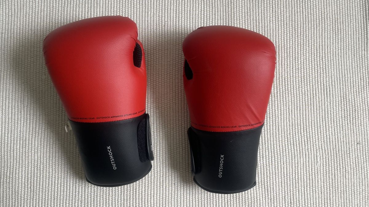 Guanti & manicotti: Boxing gloves Outshock 12oz – Usato da Zürich venduto da AnnaM_ 2
