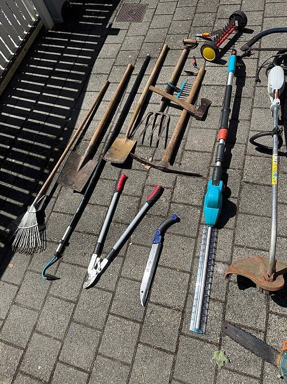 Tutti gli attrezzi: Ensemble d'outils de jardin – Usato da Corsier GE venduto da mar_9y6h 2