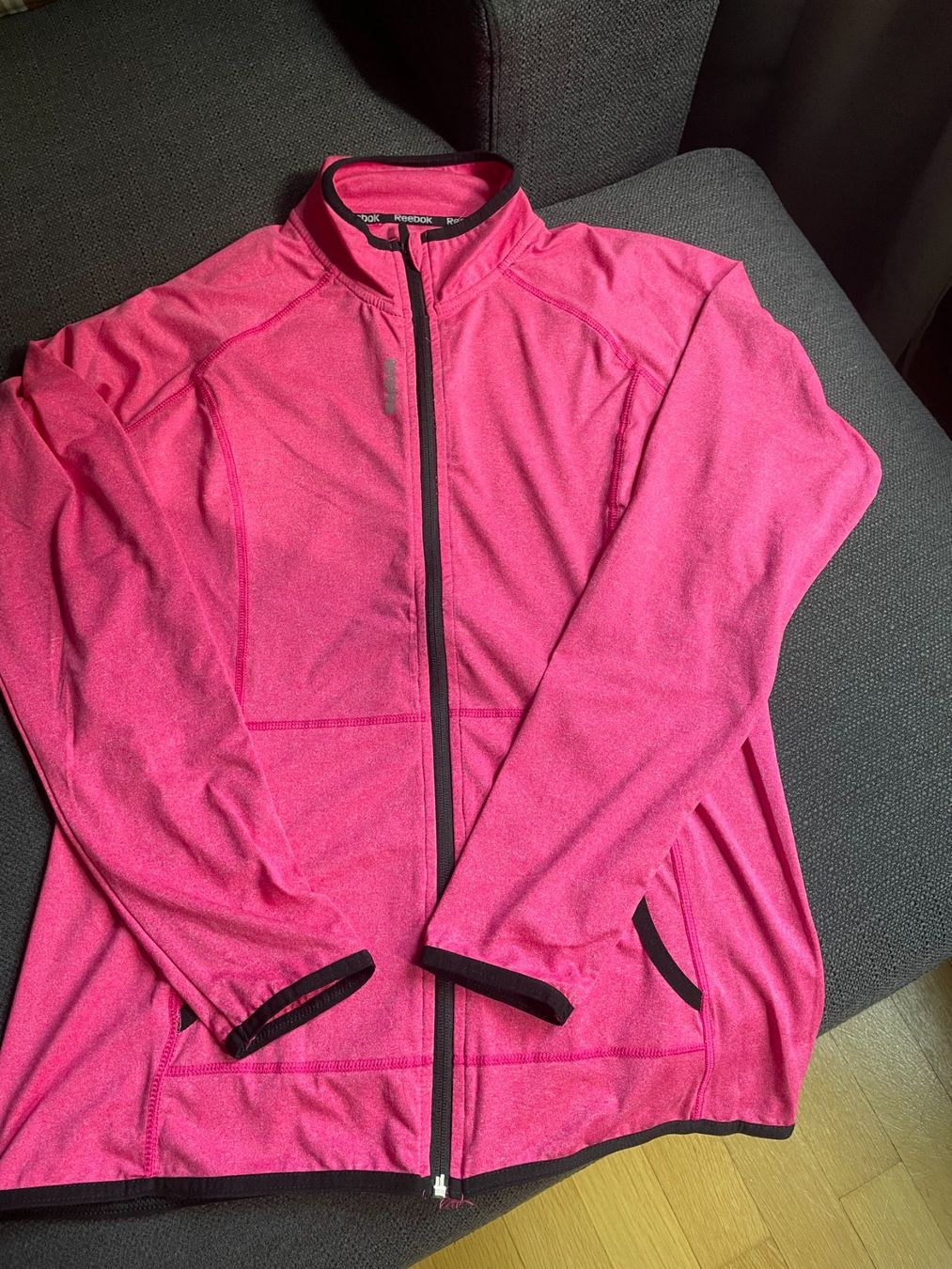 Reebok Canottiere & Pantaloni: Felpa Reebok mai usata – Nuovo (secondo la descrizione) da Meilen venduto da val_tsv8