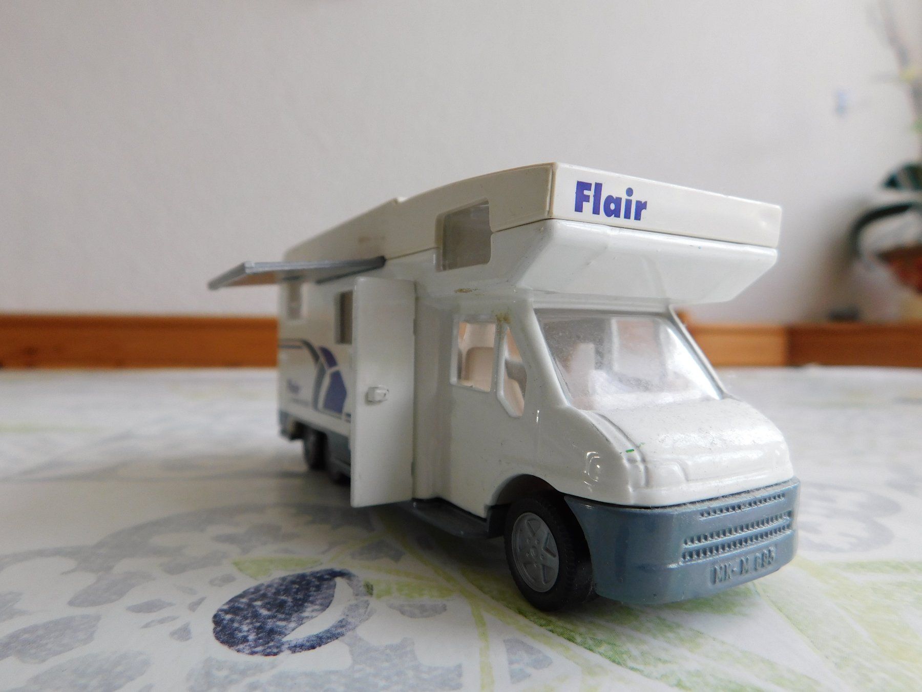 Siku Modellini d'auto: Siku Wohnmobil Flair – Usato da Strengelbach venduto da Wedi73