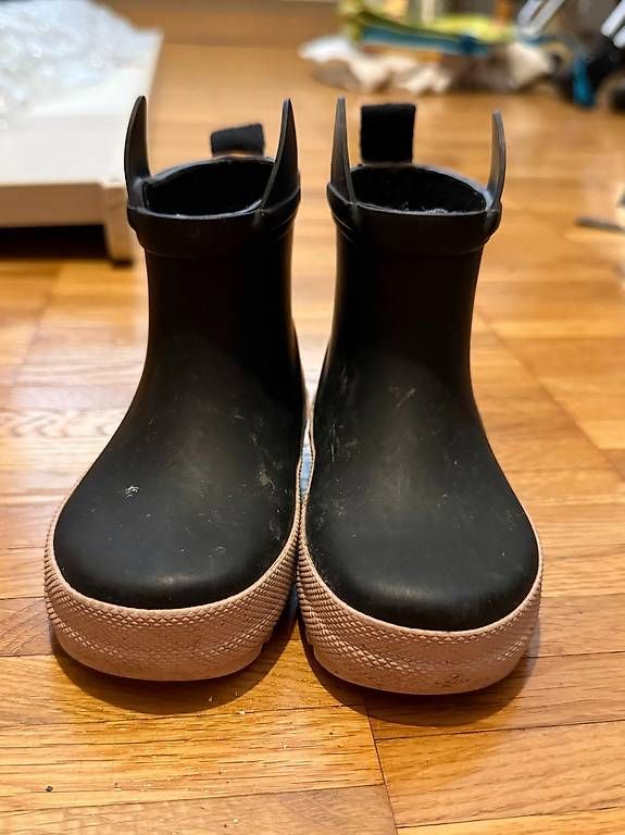 Chaussures garçon: bottes de pluie enfant taille 21 – D'occasion à Lausanne par beatriz_g 2