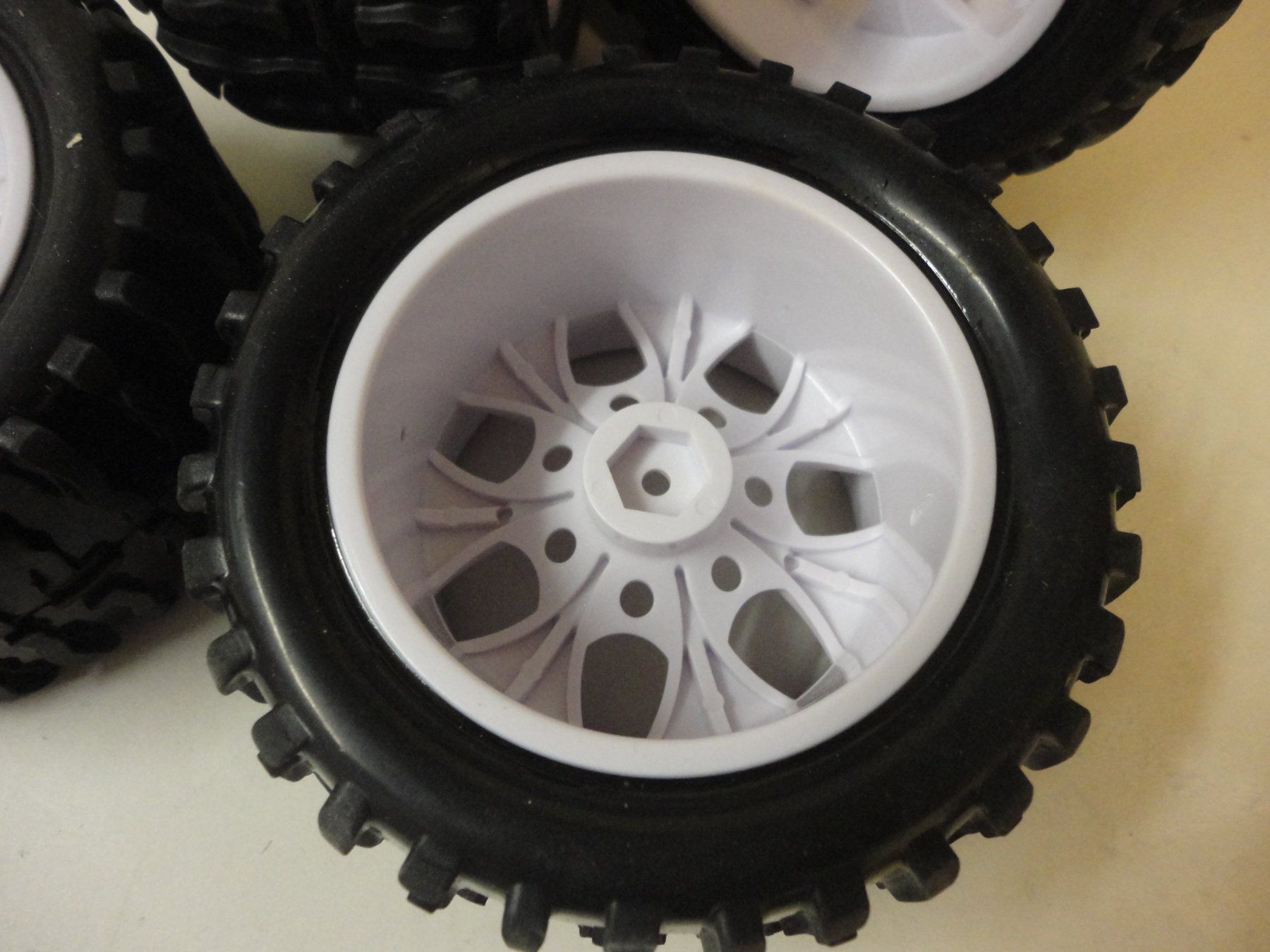 Modellismo RC: RC Auto Reifen Set, Offroad, Neu! – Nuovo e nell'imballaggio originale da Horgen venduto da RcModell 3