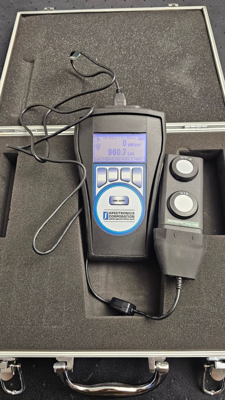 Misurare: UV-A und Luxmeter / Profigerät - NEUWERTIG! – Nuovo (secondo la descrizione) da Therwil venduto da Blackauktionator 5
