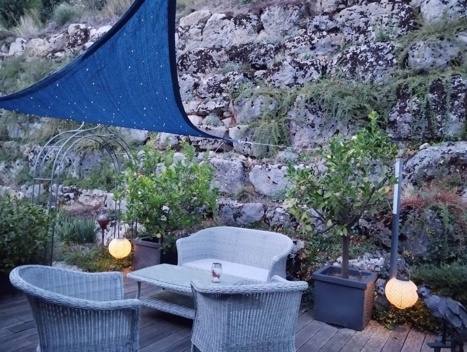 Parasols: Sonnensegel mit Solar-Beleuchtung – D'occasion à Mörigen par sigi2572 3