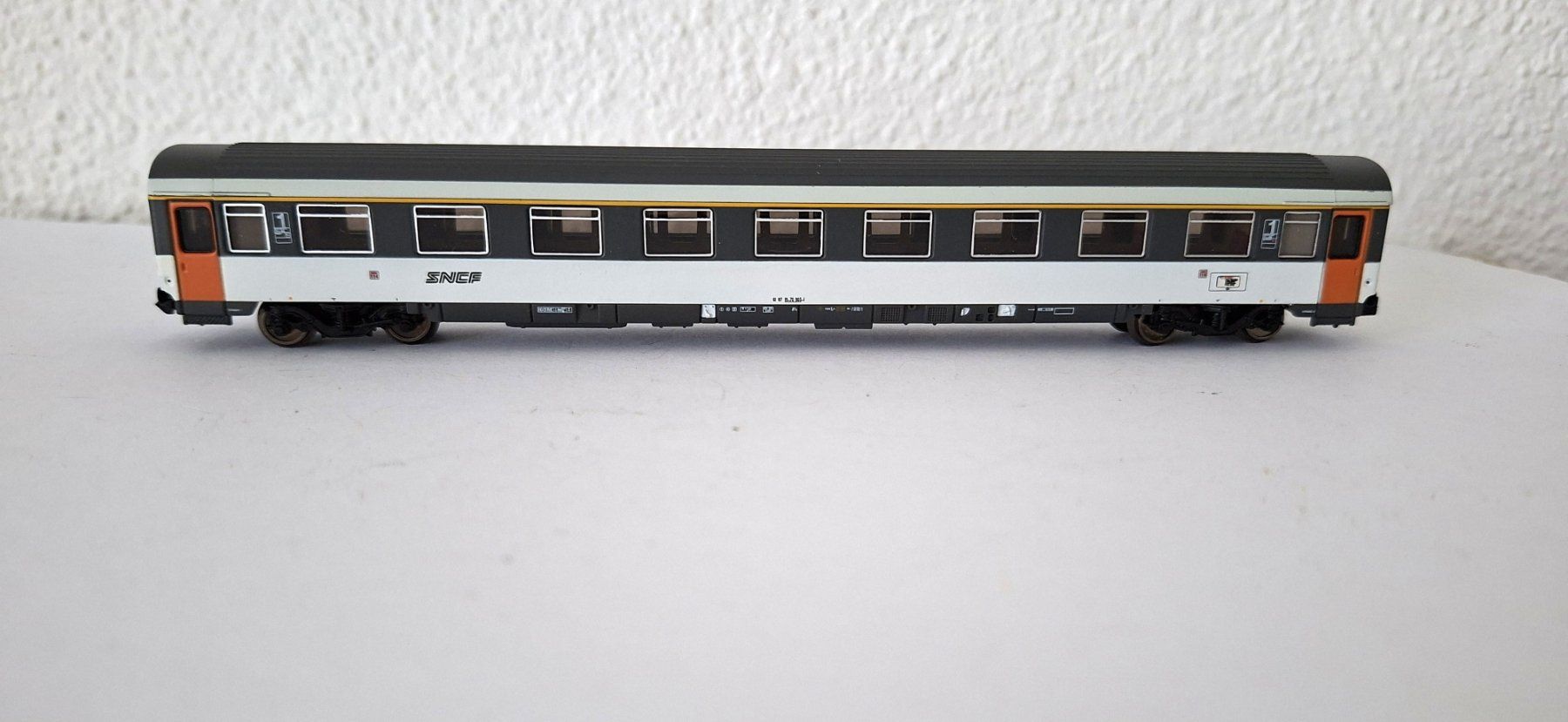 Arnold Modellini di ferrovie: Arnold SNCF 1. Klasse – Usato da Biberist venduto da Ntrains 2
