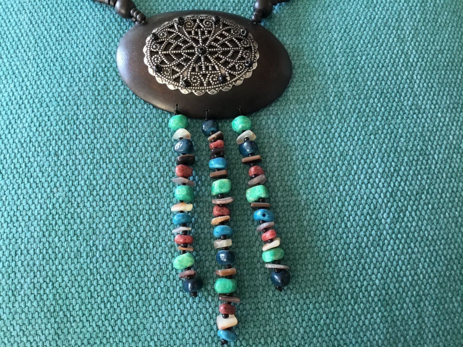 Catenine: Collier bijoux ethnique bois et pierres – Nuovo e nell'imballaggio originale da Le Landeron venduto da nic_8hd5 2