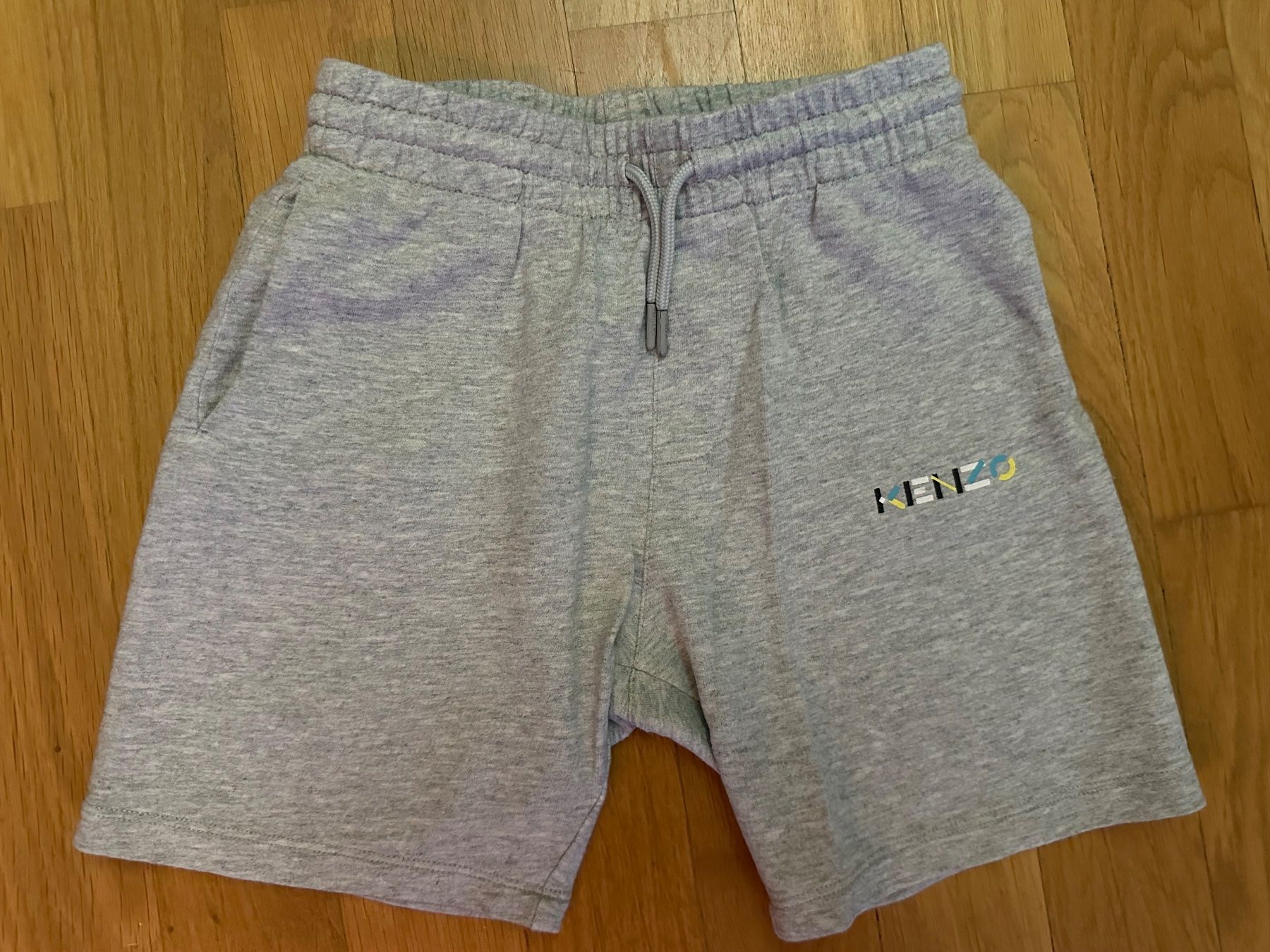 Kenzo Hosen: KENZO Shorts Size 6,116, as New – Gebraucht aus Montagnola von eva_gm6j