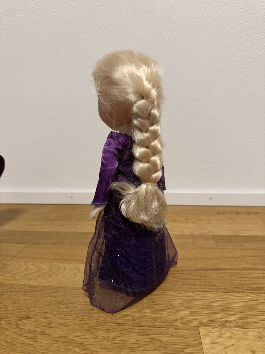 Bambole: Disney Singing Elsa Doll From Frozen 2 – Usato da Erlenbach ZH venduto da cha_ppc9 1