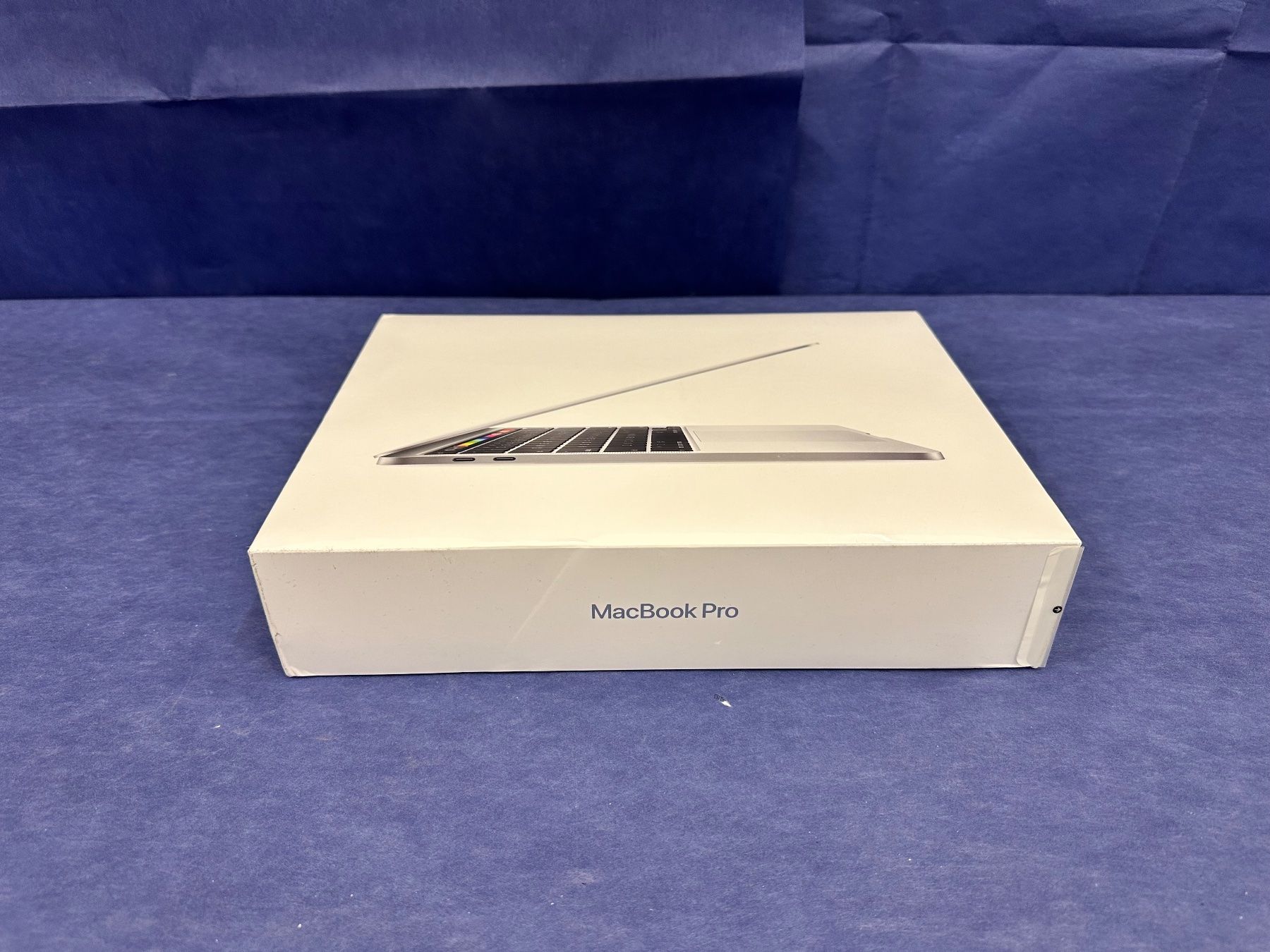 Apple Notebooks: MacBook Pro 13" – Neu und originalverpackt aus Liestal von FuV01 1
