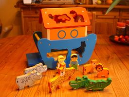 Arche Noah, hübsches Motorik-Steckspiel aus Holz