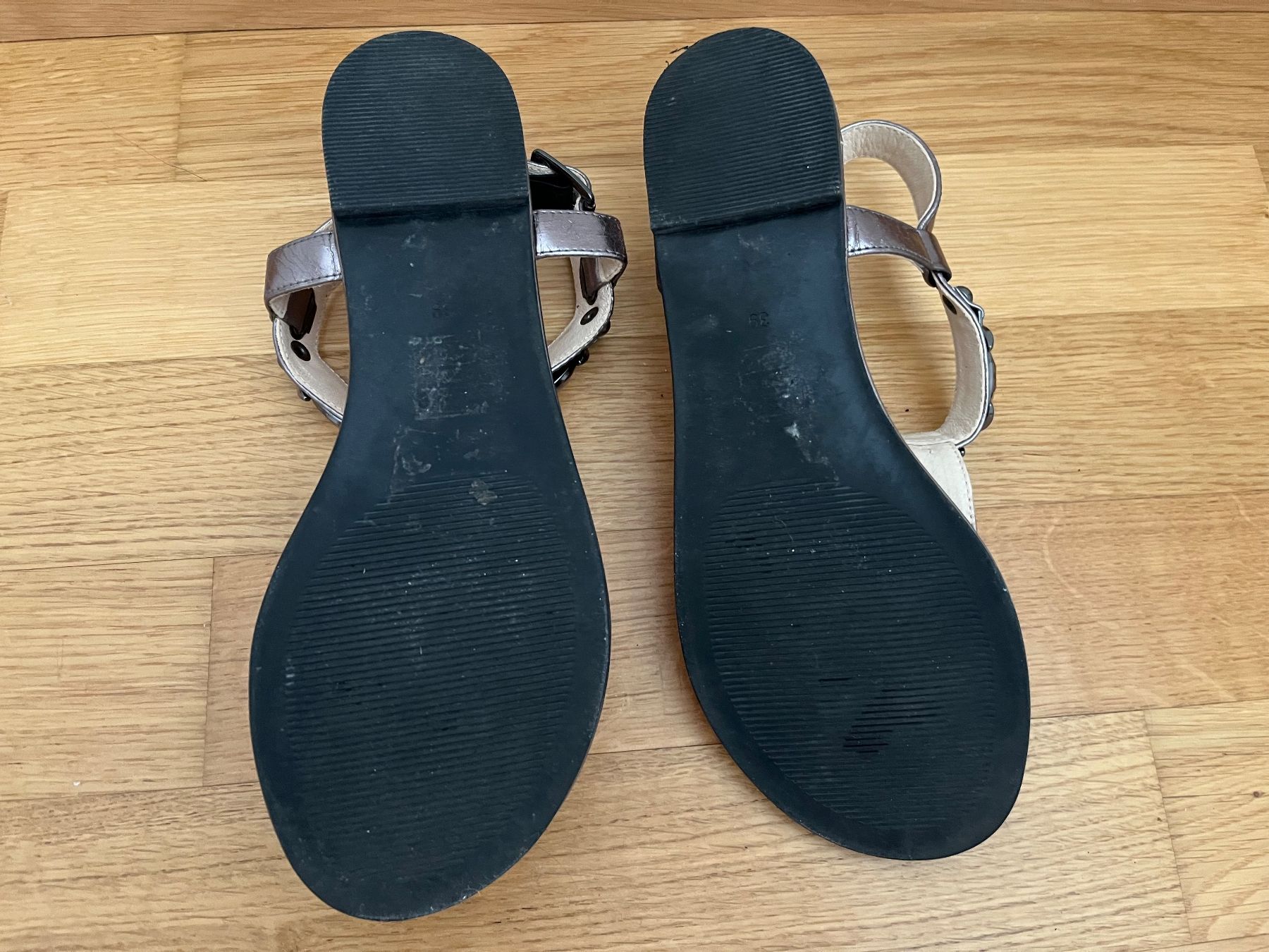 Buffalo Scarpe da donna: Buffalo Ledersandalen Silbergrau Gr39 – Usato da Wollerau venduto da bri_s9qv 1