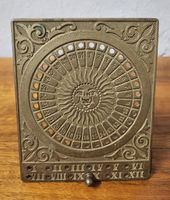 Antiker ewiger Kalender Tischkalender Messing Sternzeichen