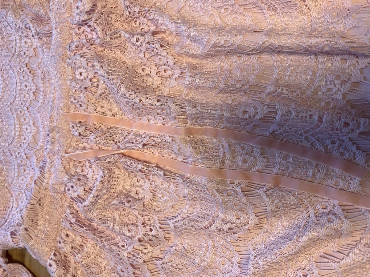 Robes: Pinkes Spitzenkleid Reserved Gr. 34 – D'occasion à Zollikerberg par Huglina 4