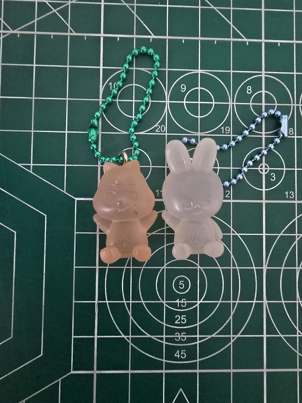 Schlüsselanhänger & - bänder: stray kids gummy gatcha minsung – Gebraucht aus Neuchâtel von mag_q5kc