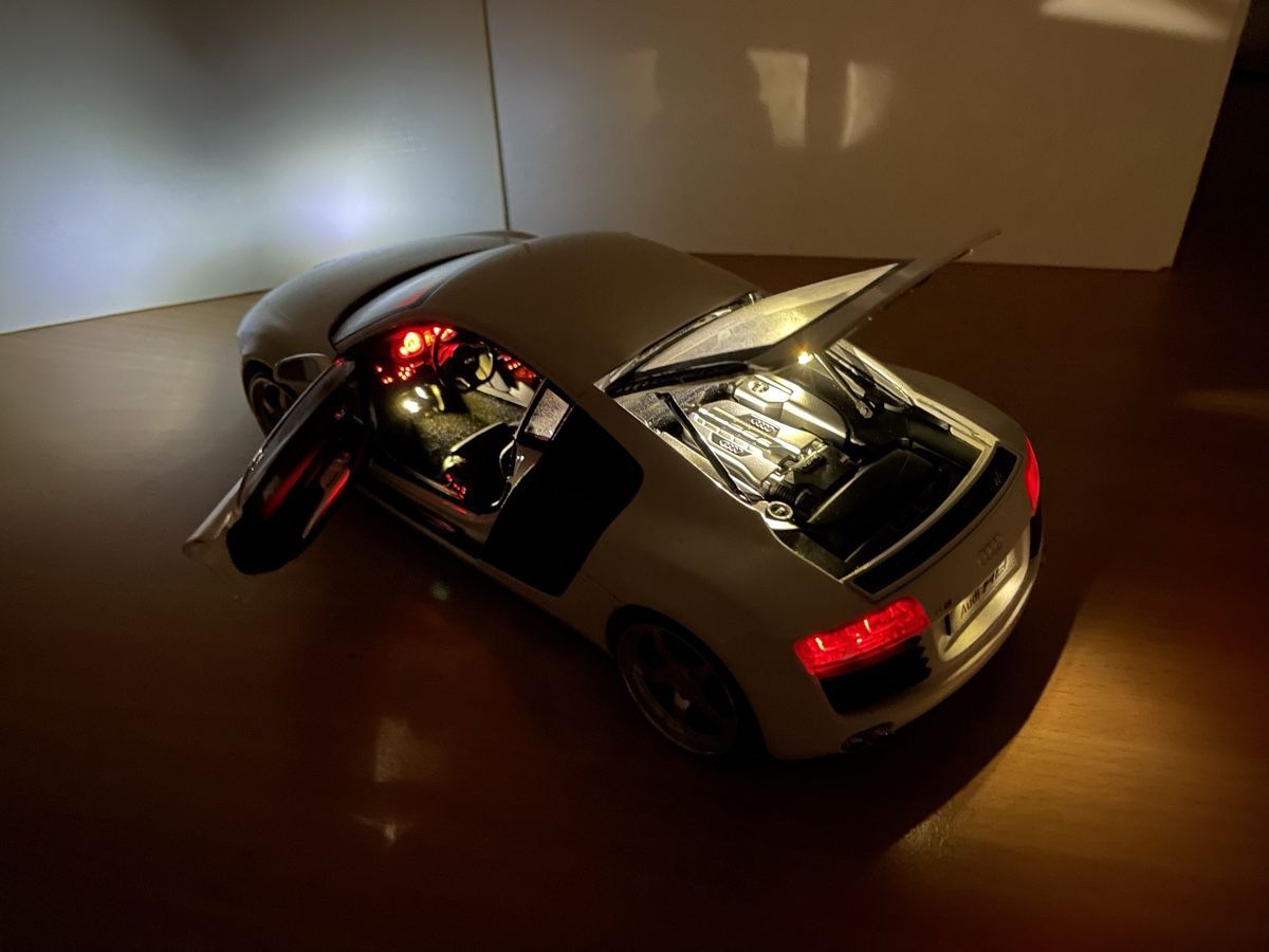 Kyosho Modellini d'auto: Audi R8 Modellauto 1:18 mit Beleuchtung – Usato da Emmenbrücke venduto da ram_66mb 2