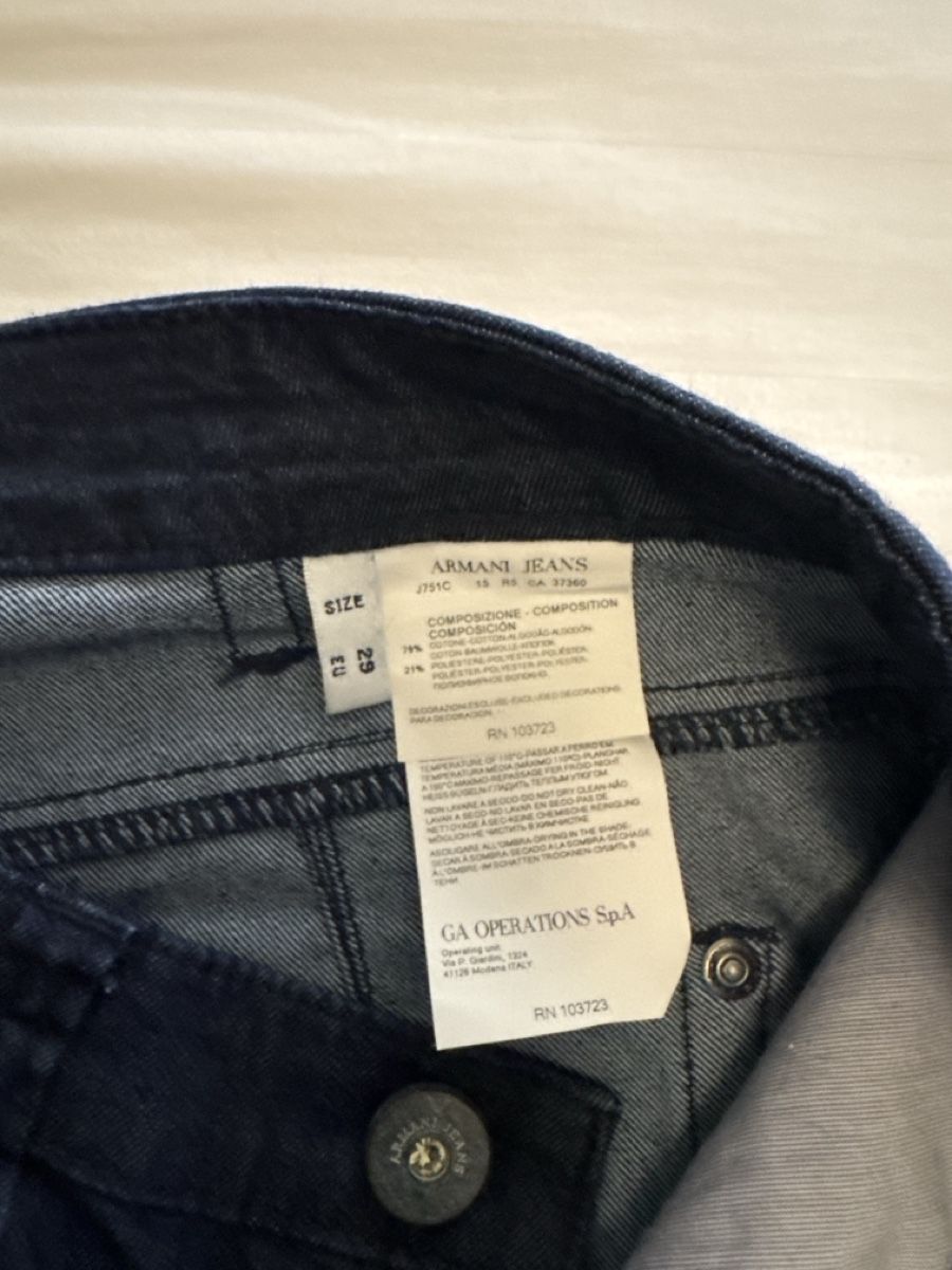 Armani Jeans: Armani Jeans, taille 29, super coupe, comme neuf! – Nuovo (secondo la descrizione) da Dübendorf venduto da nbsaiso 4